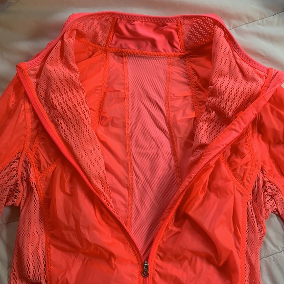 Lululemon limited edition running coat. - Picture 4 of 4